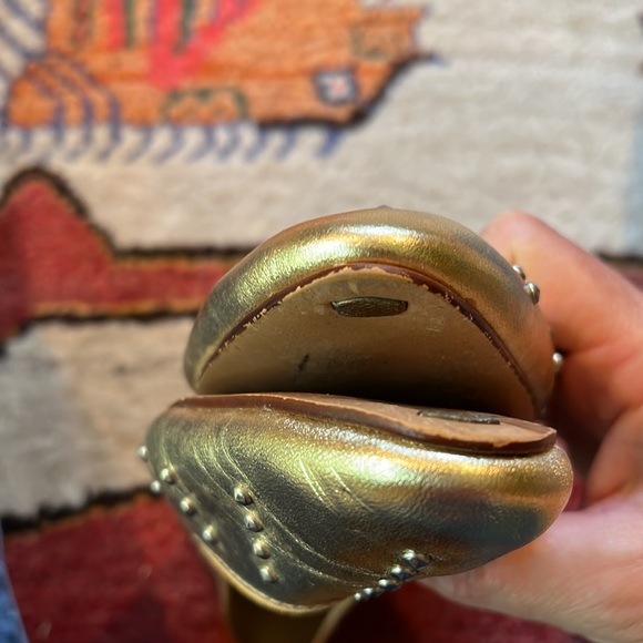 Beautiful like new vintage gold leather flats. Beacon made in the USA. Size 7.5N - Picture 6 of 8